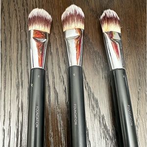 Chanel Makeup Brushes Foundation No 6 .